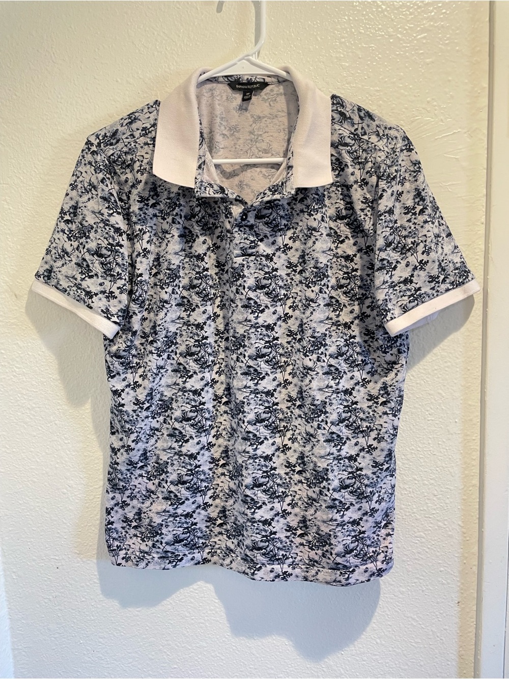 BANANA REPUBLIC • Men’s Medium Floral Resort Polo Shirt